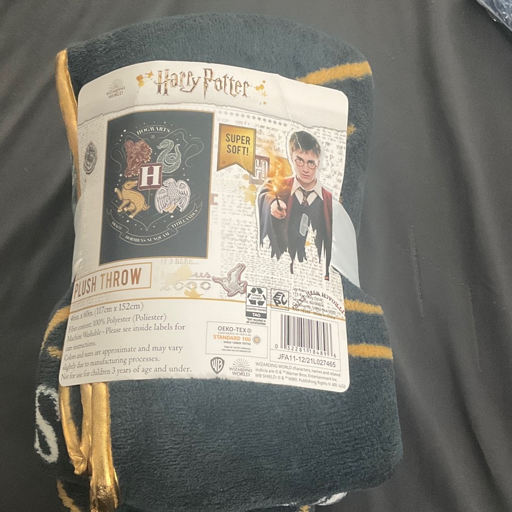 Harry Potter Super Soft Plush Throw Blanket - Black and Gold